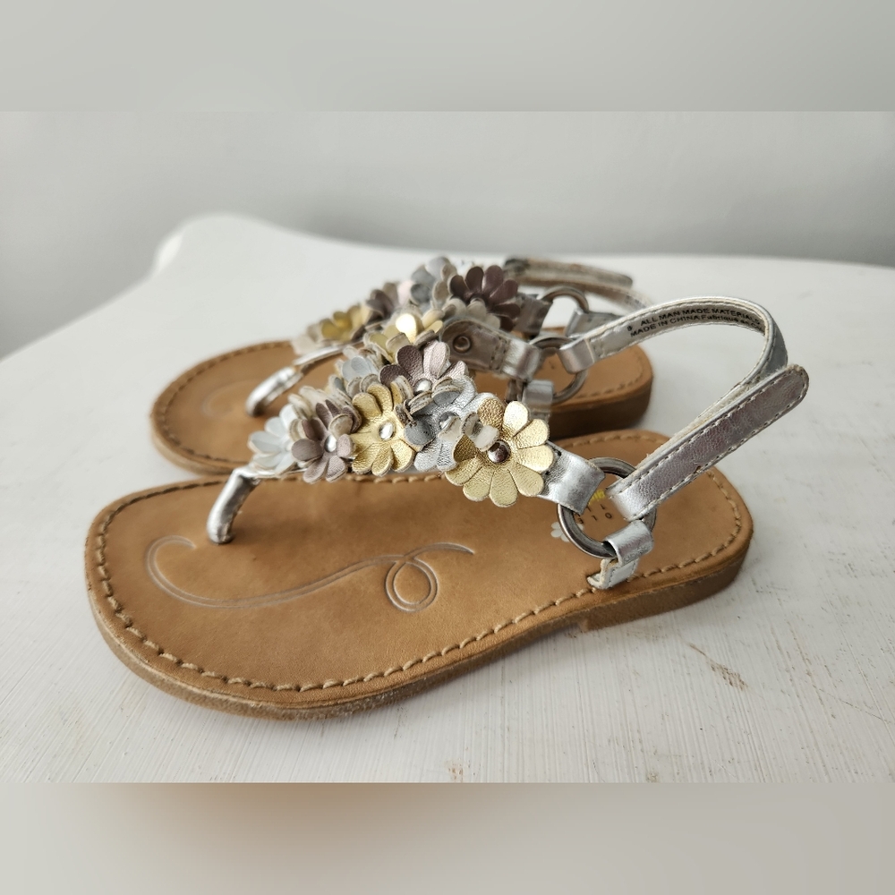 Carole Little Girls Silver & Gold Thong Sandals With Ankle Strap - Size 8 - Picture 5 of 9